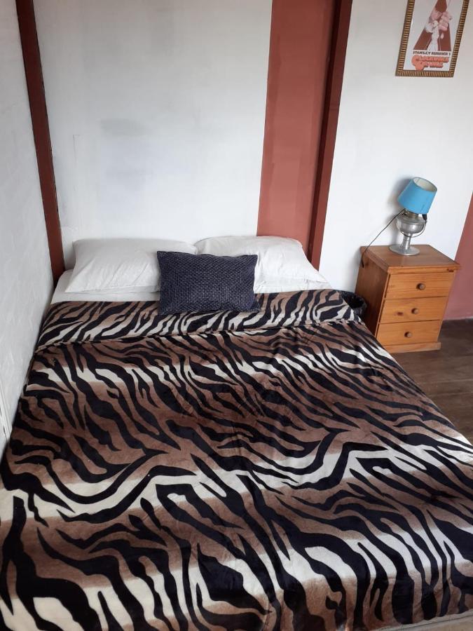 Casa De Huespedes Amigos Del Diablo Hotel Пунта Дел Диабло Екстериор снимка